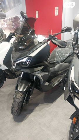 מודעת רכב סאן יאנג ADX 300