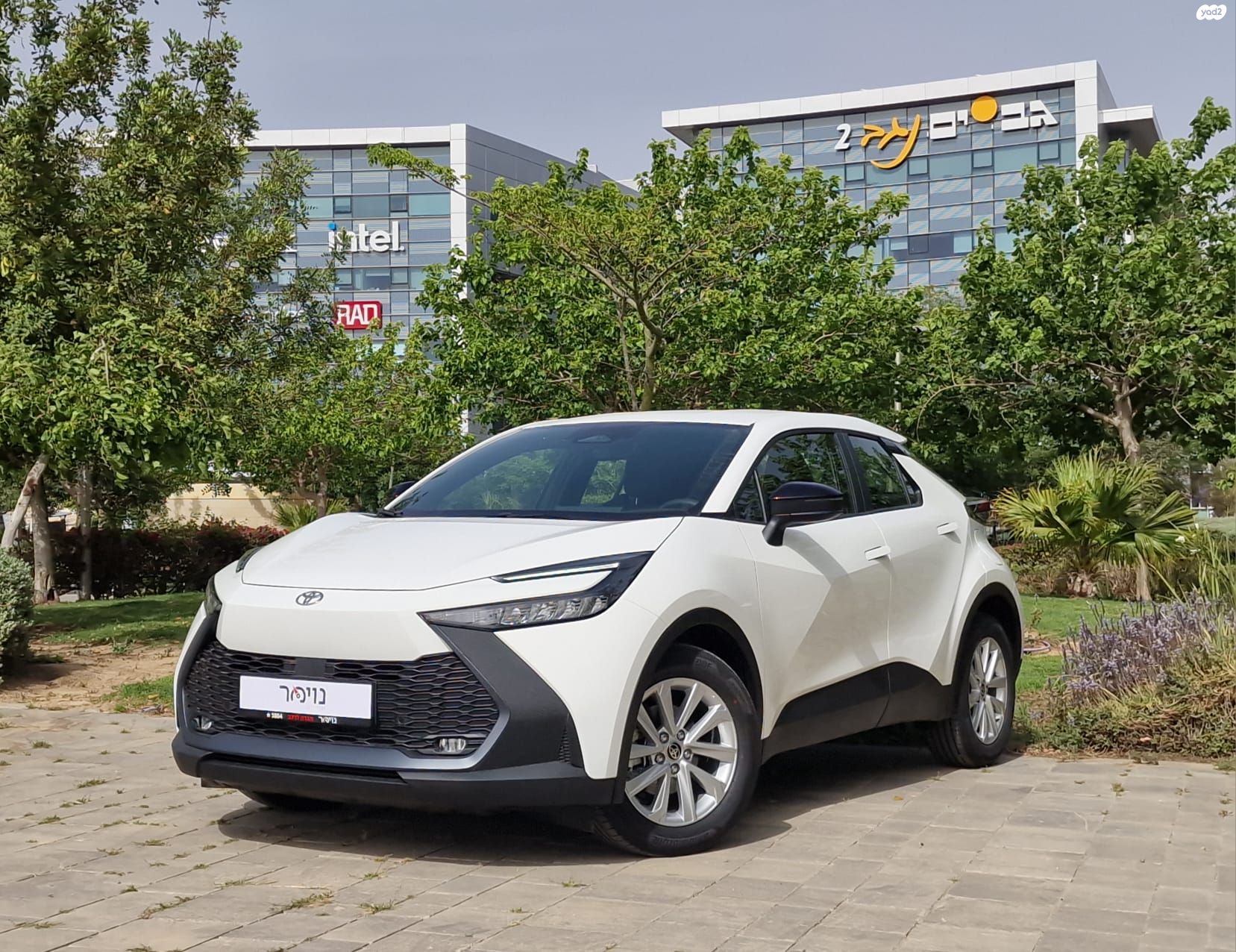 מודעת רכב טויוטה C-HR