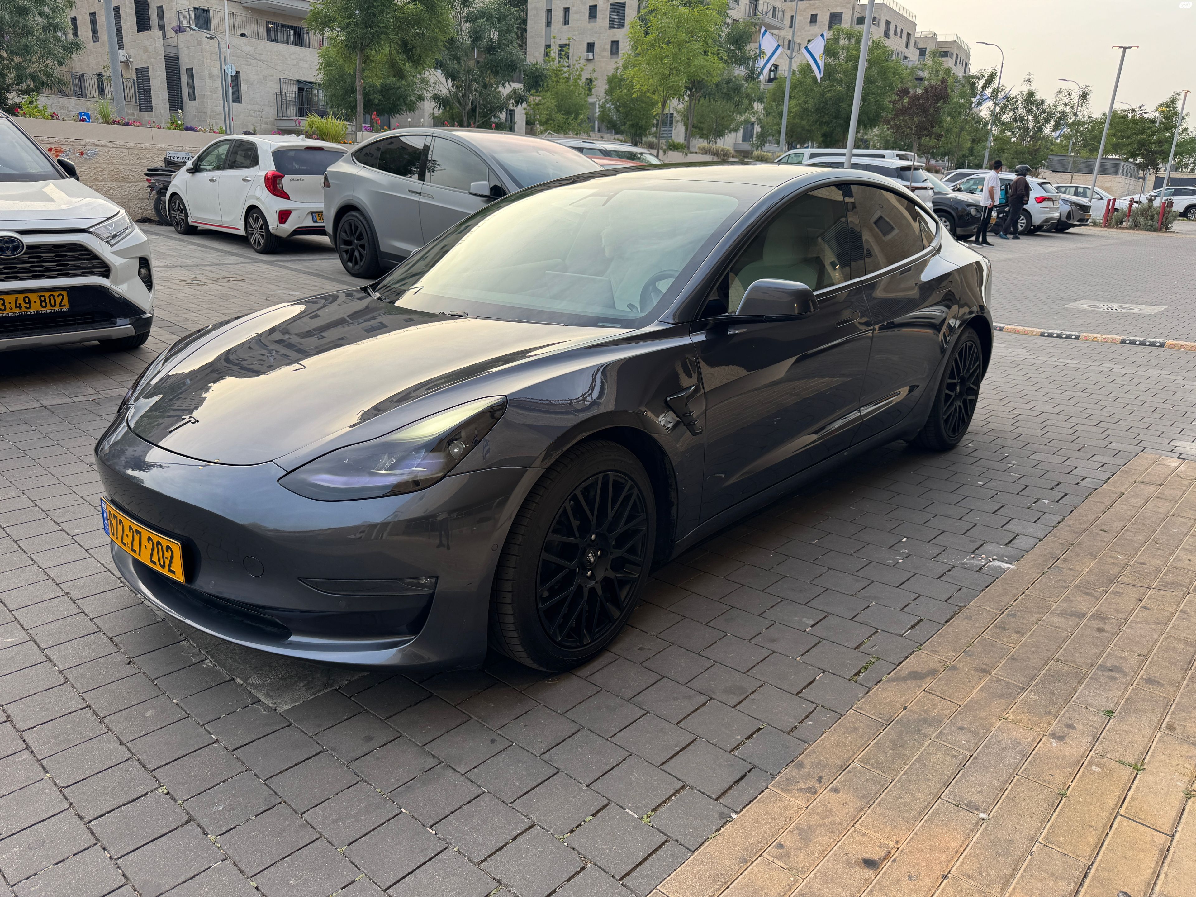 מודעת רכב טסלה מודל 3 1