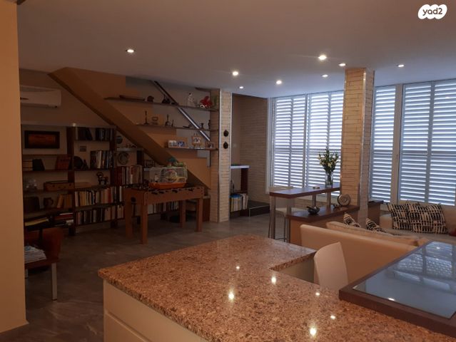 גג/ פנטהאוז, זמנהוף 8, נאות רחל, חולון