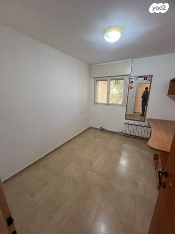 דירת גן, מרדכי אלקחי 22, ארמון הנציב, תלפיות מזרח, ירושלים