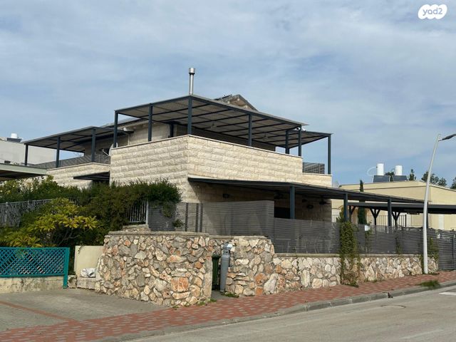 הכרם 11