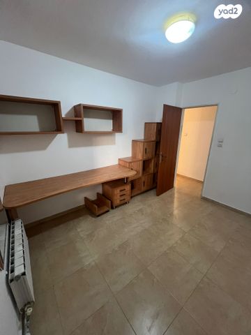 דירת גן, מרדכי אלקחי 22, ארמון הנציב, תלפיות מזרח, ירושלים