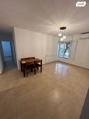 דירת גן, מרדכי אלקחי 22, ארמון הנציב, תלפיות מזרח, ירושלים