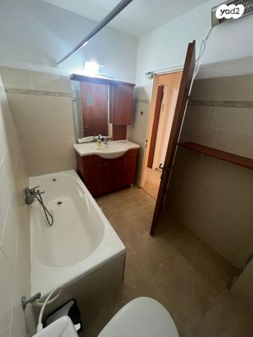 דירת גן, מרדכי אלקחי 22, ארמון הנציב, תלפיות מזרח, ירושלים