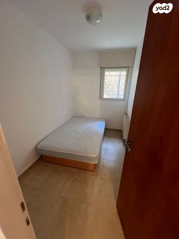 דירת גן, מרדכי אלקחי 22, ארמון הנציב, תלפיות מזרח, ירושלים