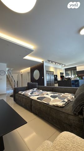 דופלקס, האמהות, שיכון עובדים, טבריה