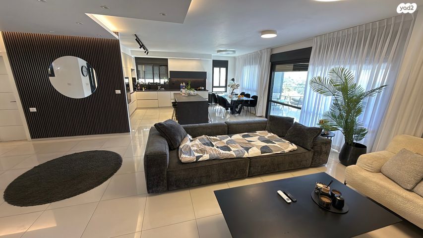 דופלקס, האמהות, שיכון עובדים, טבריה