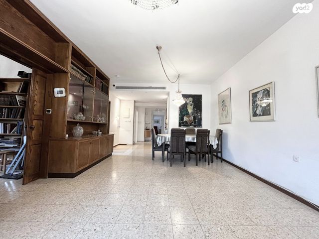 דירה, עובדיה מברטנורה, רחביה, ירושלים