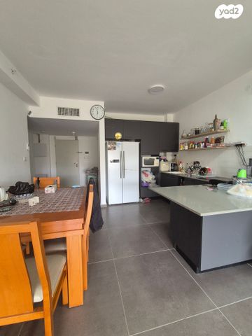 דירה, יציאת אירופה תש"ז, קרית שפרינצק, חיפה