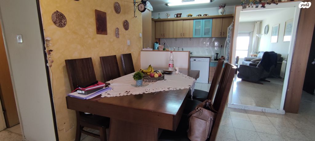 דירה, עיינות, ערד