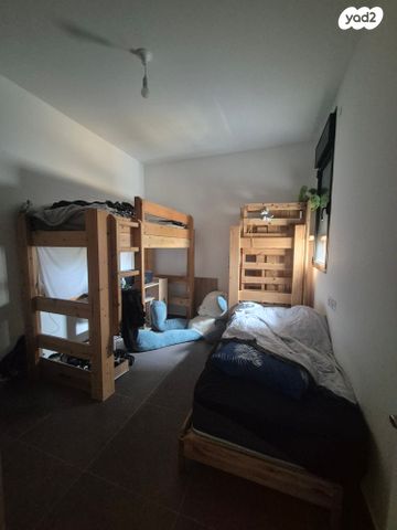 דירה, יציאת אירופה תש"ז, קרית שפרינצק, חיפה