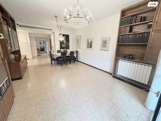 דירה, עובדיה מברטנורה, רחביה, ירושלים