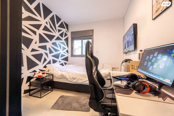 דירה, אליהו בן חור, פתח תקווה