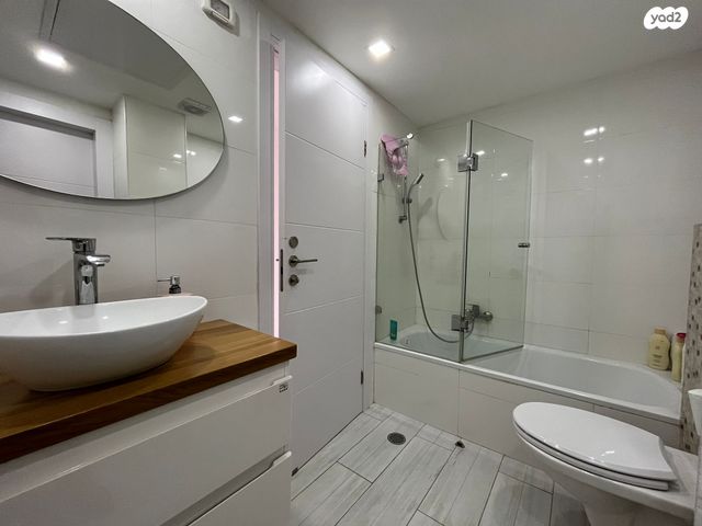 דירה, נעמי שמר, בת ים