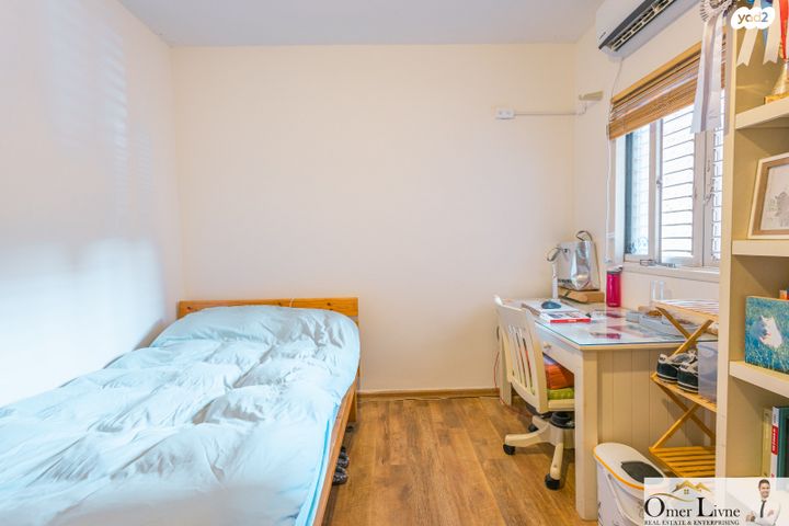 דירה, שדרות ששת הימים, הפרחים, כפר סבא