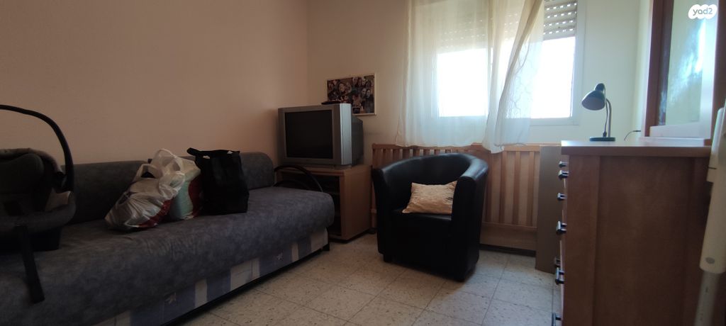 דירה, עיינות, ערד