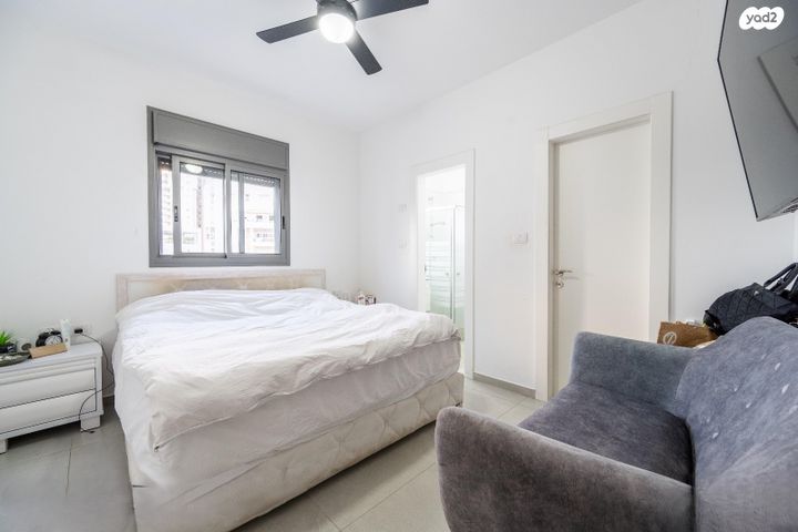 דירה, אליהו בן חור, פתח תקווה