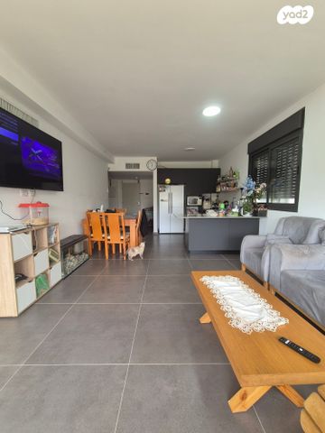 דירה, יציאת אירופה תש"ז, קרית שפרינצק, חיפה