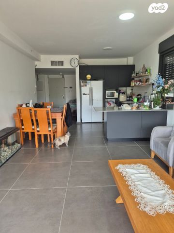 דירה, יציאת אירופה תש"ז, קרית שפרינצק, חיפה