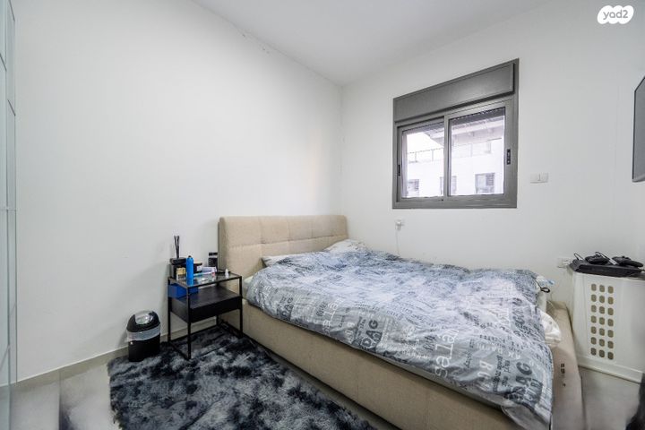 דירה, אליהו בן חור, פתח תקווה