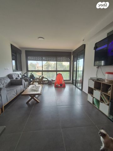 דירה, יציאת אירופה תש"ז, קרית שפרינצק, חיפה