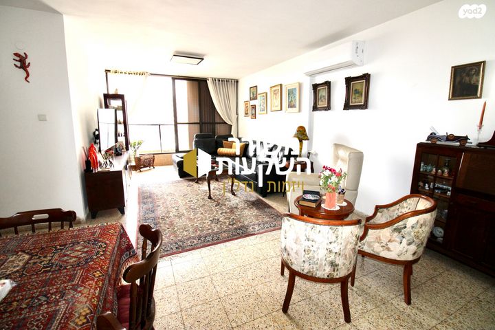 דירה, הפרחים, כפר סבא