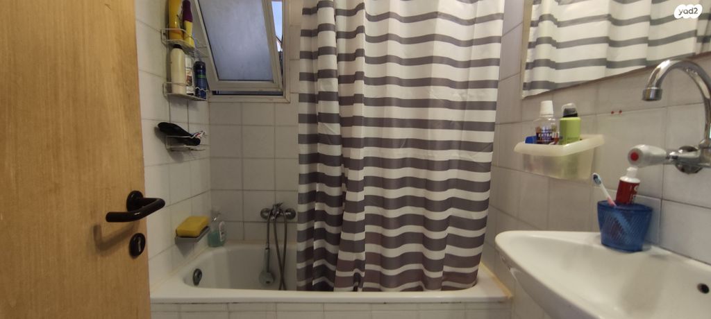 דירה, עיינות, ערד