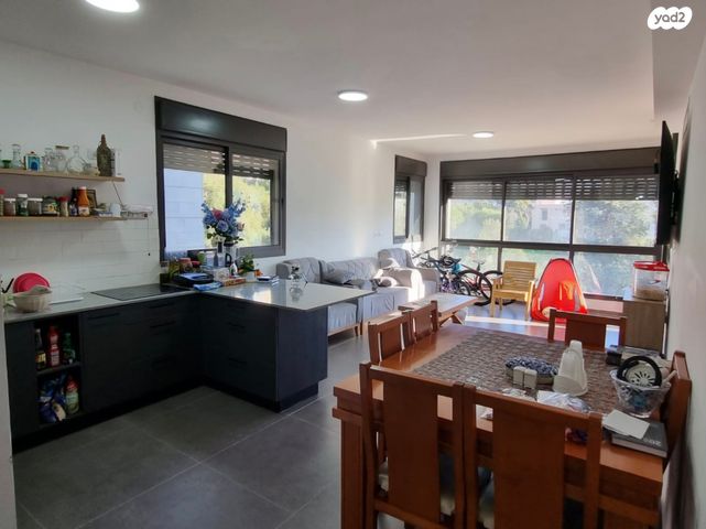 דירה, יציאת אירופה תש"ז, קרית שפרינצק, חיפה