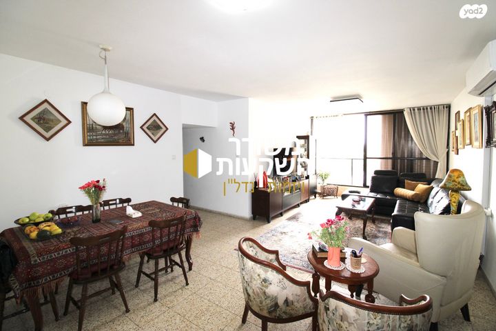 דירה, הפרחים, כפר סבא