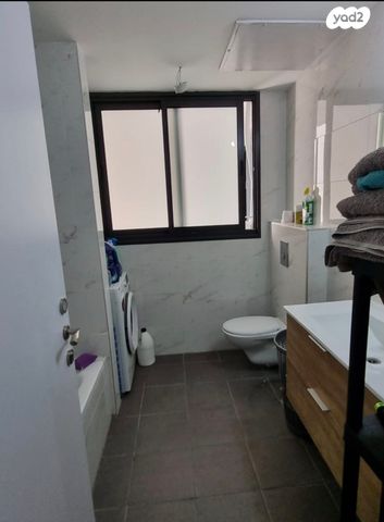 דירה, יציאת אירופה תש"ז, קרית שפרינצק, חיפה