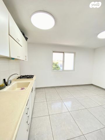 דופלקס, יהושע פורר, אושיות, רחובות