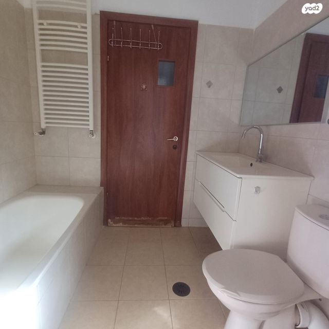 דירה, הבבא סאלי, חומת שמואל, הר חומה, ירושלים