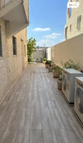 דירת גן, הגיר, נופי סלע, מעלה אדומים