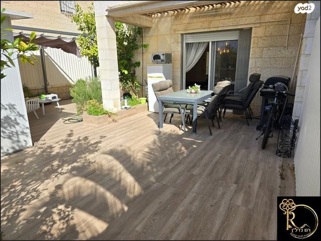 דירת גן, הגיר, נופי סלע, מעלה אדומים