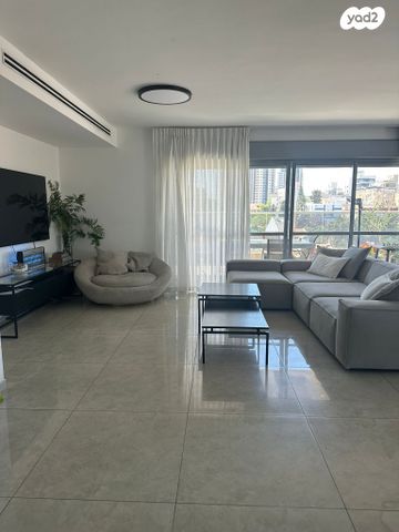 גג/ פנטהאוז, אבא הלל סילבר, נאות הרצל, נתניה