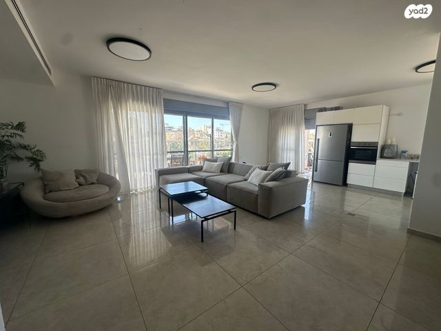 גג/ פנטהאוז, אבא הלל סילבר, נאות הרצל, נתניה