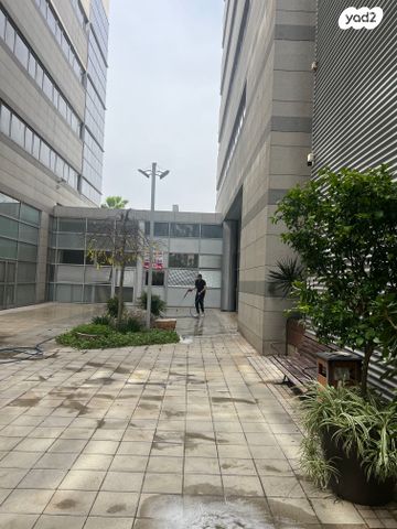 חנויות/ שטח מסחרי, הברזל, עתידים, אזור התעסוקה רמת החייל, תל אביב יפו