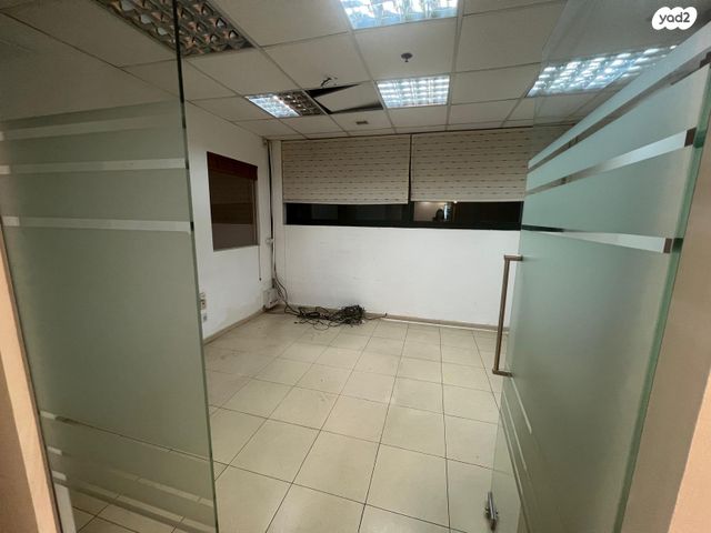 בניין משרדים, מב"ת מערב, אזור תעשייה חדש, ראשון לציון