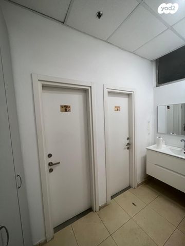 בניין משרדים, מב"ת מערב, אזור תעשייה חדש, ראשון לציון