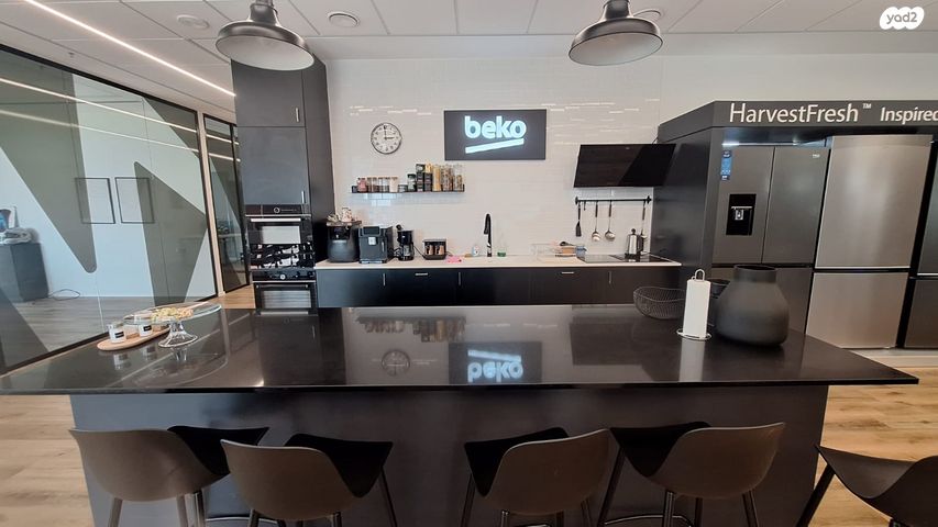 משרדים, דרך זאב ז'בוטינסקי 61, פתח תקווה