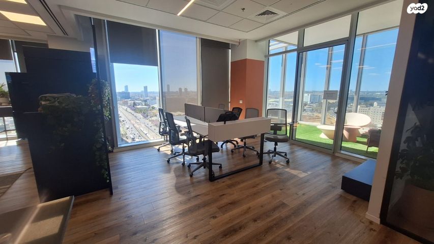 משרדים, דרך זאב ז'בוטינסקי 61, פתח תקווה