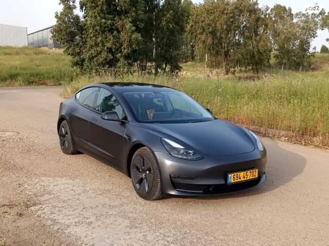 מודעת רכב טסלה מודל 3