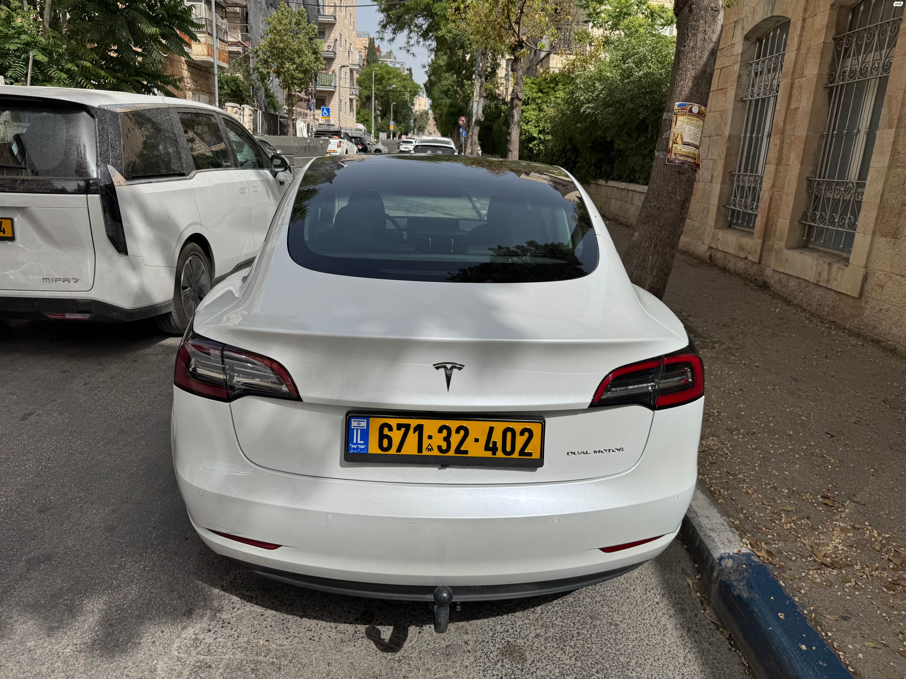 מודעת רכב טסלה מודל 3