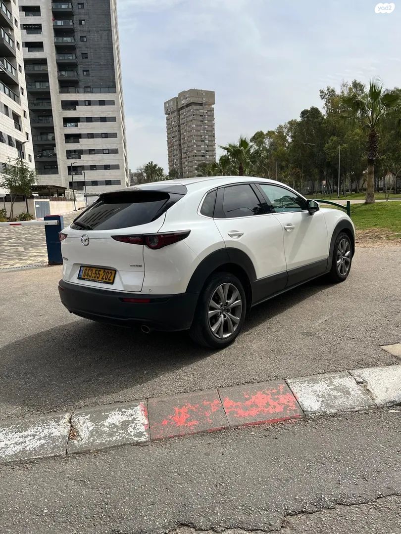 מודעת רכב מאזדה CX-30