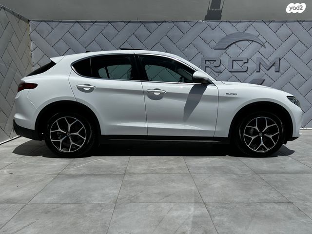 אלפא רומיאו סטלביו