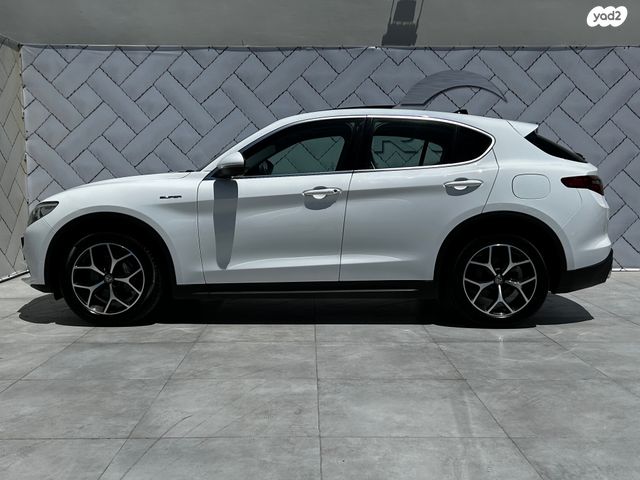 אלפא רומיאו סטלביו