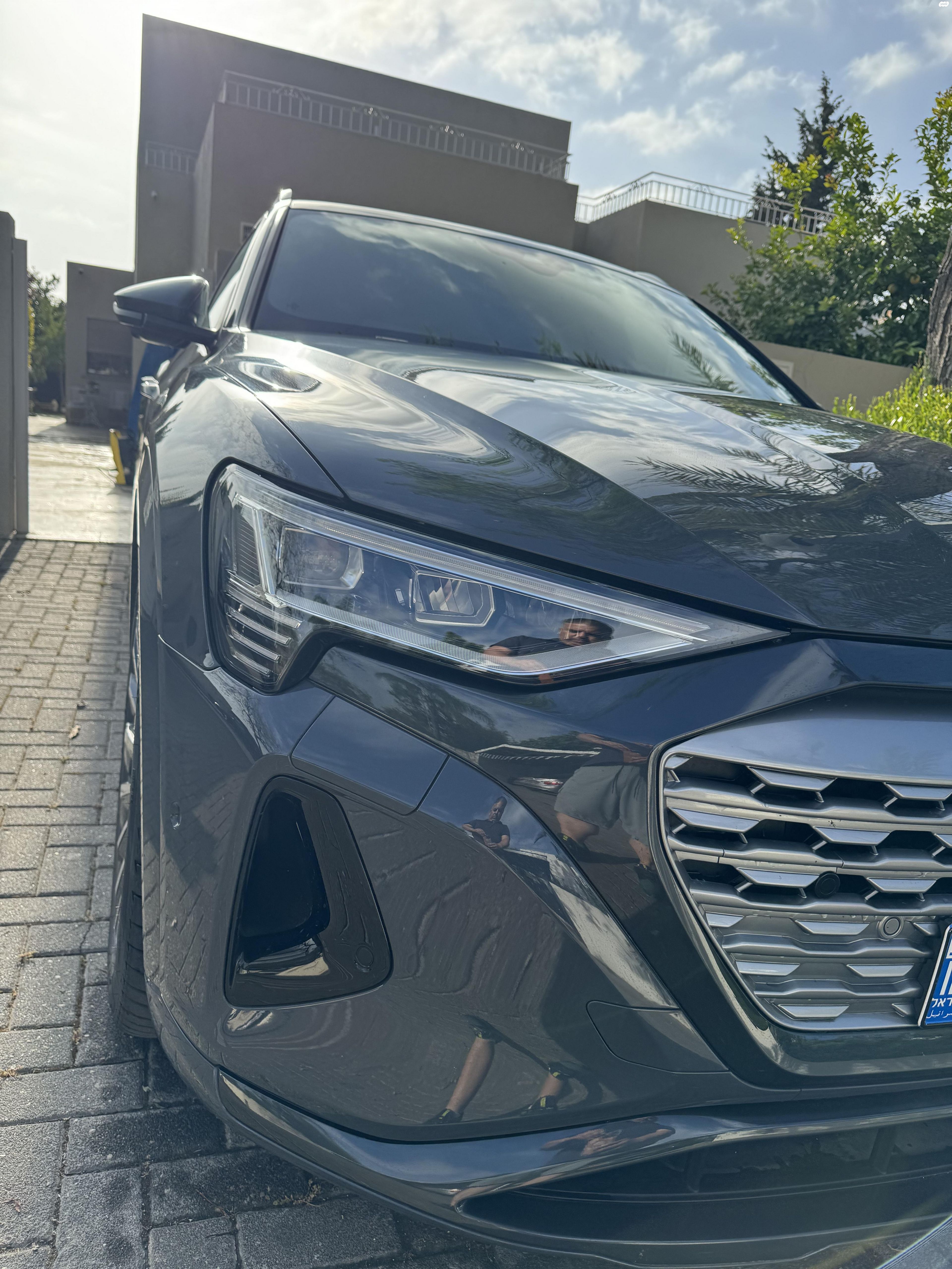 מודעת רכב אאודי Q8 e-tron