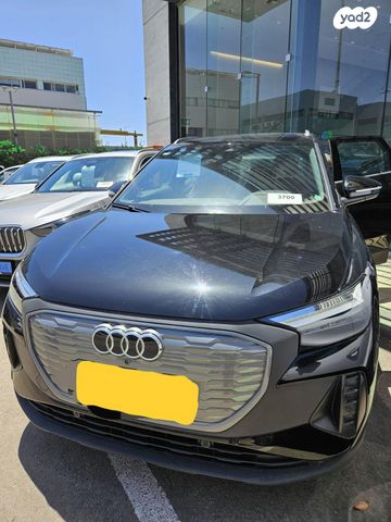 מודעת רכב אאודי Q4 e-tron