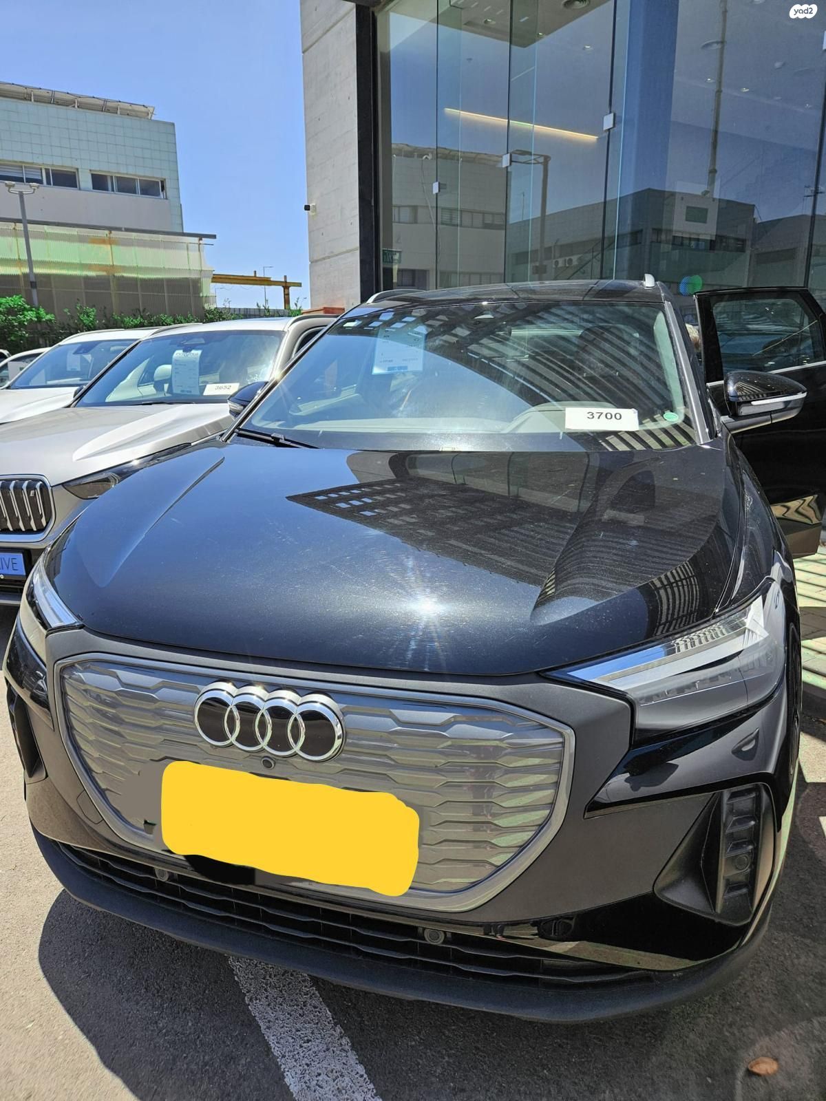 מודעת רכב אאודי Q4 e-tron